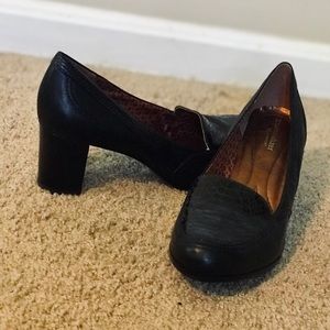 Naturalizer Classic black heels
